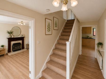 4 bedroom Detached house to let in Dove Close, Mickleover, Derby, DE3
