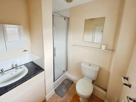 4 bedroom Detached house to let in Dove Close, Mickleover, Derby, DE3
