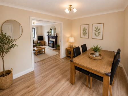 4 bedroom Detached house to let in Dove Close, Mickleover, Derby, DE3