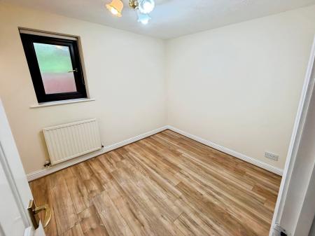 4 bedroom Detached house to let in Dove Close, Mickleover, Derby, DE3