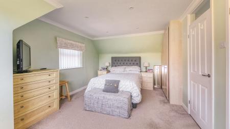 4 bedroom Detached house for sale in Pares Way, Ockbrook, Derby, DE72