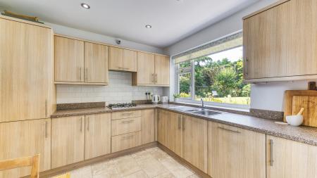 4 bedroom Detached house for sale in Pares Way, Ockbrook, Derby, DE72