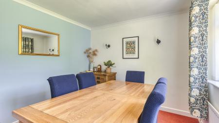 4 bedroom Detached house for sale in Pares Way, Ockbrook, Derby, DE72