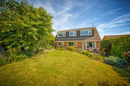 4 bedroom Detached house for sale in Pares Way, Ockbrook, Derby, DE72
