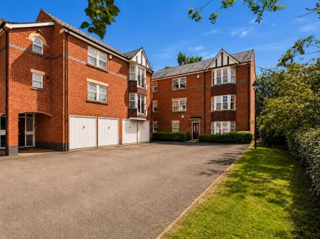 2 bedroom Flat for sale in Roman Road, Chester Green, Derby, DE1
