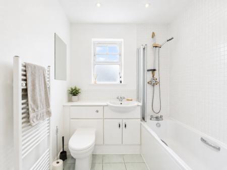 2 bedroom Flat for sale in Roman Road, Chester Green, Derby, DE1