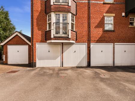 2 bedroom Flat for sale in Roman Road, Chester Green, Derby, DE1