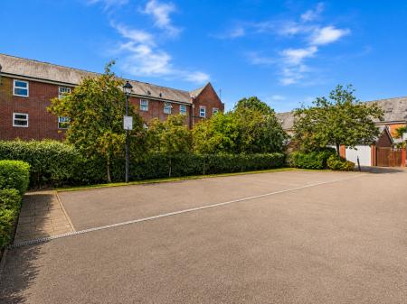 2 bedroom Flat for sale in Roman Road, Chester Green, Derby, DE1