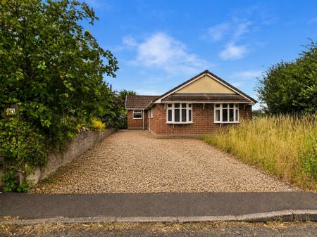 3 bedroom Detached bungalow for sale in Quarry Lane, Stonebroom, Alfreton, DE55