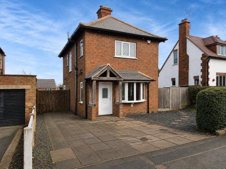3 bedroom Detached house to let in Kings Drive, Littleover, Derby, DE23