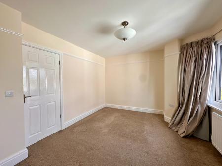 3 bedroom Detached house to let in Kings Drive, Littleover, Derby, DE23
