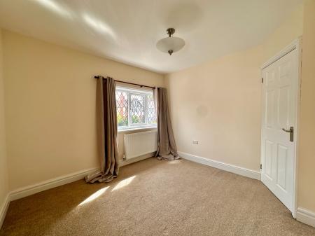 3 bedroom Detached house to let in Kings Drive, Littleover, Derby, DE23