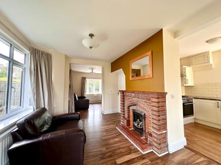 3 bedroom Detached house to let in Kings Drive, Littleover, Derby, DE23
