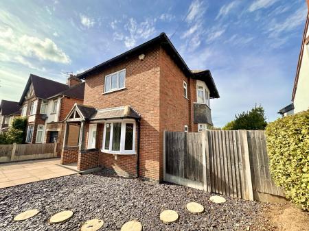 3 bedroom Detached house to let in Kings Drive, Littleover, Derby, DE23