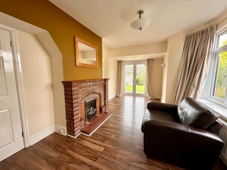 3 bedroom Detached house to let in Kings Drive, Littleover, Derby, DE23
