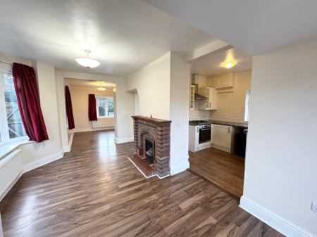3 bedroom Detached house to let in Kings Drive, Littleover, Derby, DE23