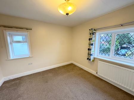 3 bedroom Detached house to let in Kings Drive, Littleover, Derby, DE23