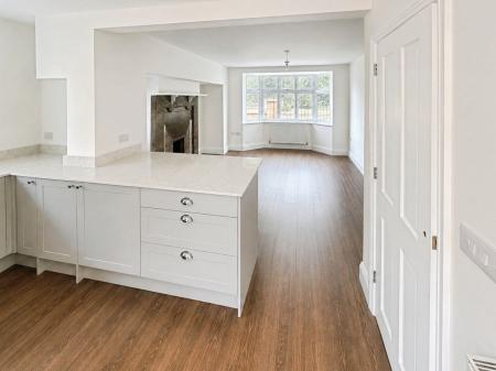 3 bedroom Detached house to let in Burton Road, Littleover, Derby, DE23