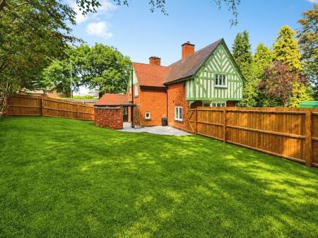 3 bedroom Detached house to let in Burton Road, Littleover, Derby, DE23