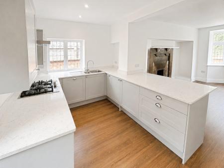 3 bedroom Detached house to let in Burton Road, Littleover, Derby, DE23