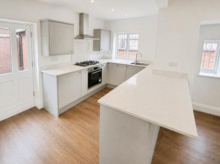 3 bedroom Detached house to let in Burton Road, Littleover, Derby, DE23