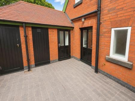 3 bedroom Detached house to let in Burton Road, Littleover, Derby, DE23