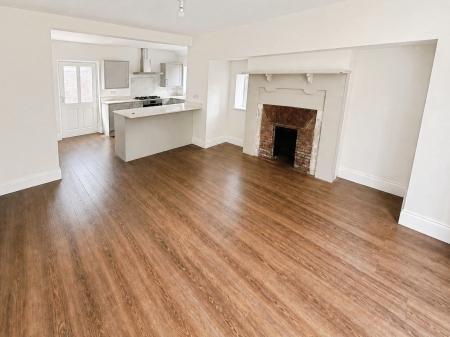 3 bedroom Detached house to let in Burton Road, Littleover, Derby, DE23