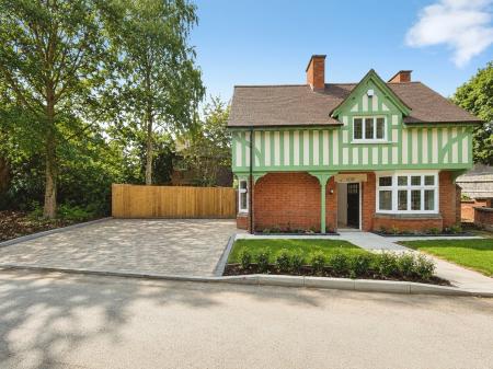 3 bedroom Detached house to let in Burton Road, Littleover, Derby, DE23