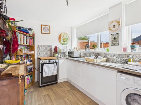 2 bedroom Bungalow for sale in Suffolk Avenue, Derby, DE21