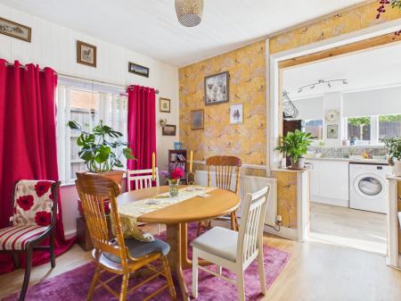 2 bedroom Bungalow for sale in Suffolk Avenue, Derby, DE21