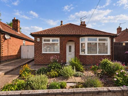 2 bedroom Bungalow for sale in Suffolk Avenue, Derby, DE21