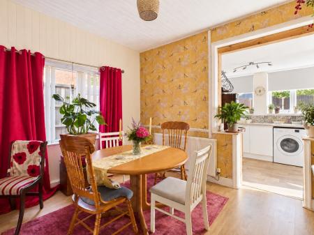 2 bedroom Bungalow for sale in Suffolk Avenue, Derby, DE21