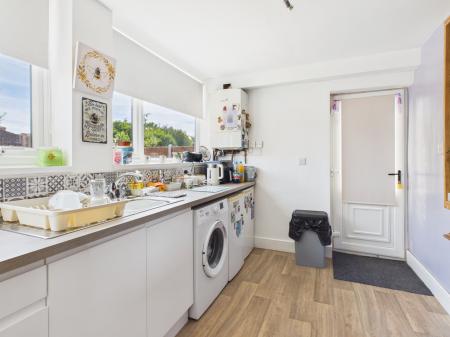 2 bedroom Bungalow for sale in Suffolk Avenue, Derby, DE21