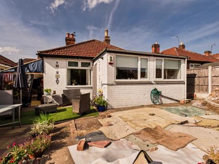 2 bedroom Bungalow for sale in Suffolk Avenue, Derby, DE21