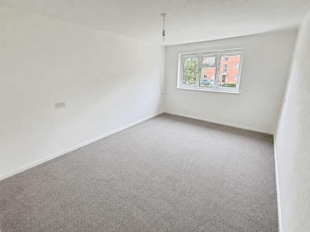 1 bedroom Flat to let in California Gardens, Derby, Derby, DE22