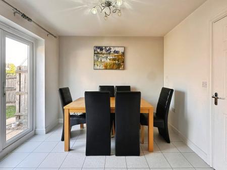 3 bedroom Semi-detached house to let in Richardson Way, Derby, DE22