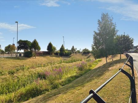3 bedroom Semi-detached house to let in Richardson Way, Derby, DE22
