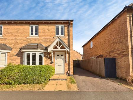 3 bedroom Semi-detached house to let in Richardson Way, Derby, DE22