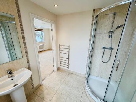 2 bedroom Apartment to let in Cole Lane, Borrowash, Derby, DE72