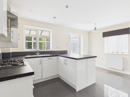 3 bedroom Link detached house to let in Corbel Close, Oakwood, Derby, DE21
