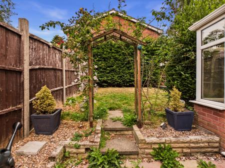 3 bedroom Link detached house to let in Corbel Close, Oakwood, Derby, DE21