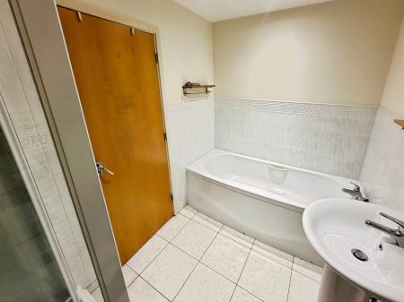 2 bedroom Flat to let in 317 Burton Road, Littleover, Derby, DE23