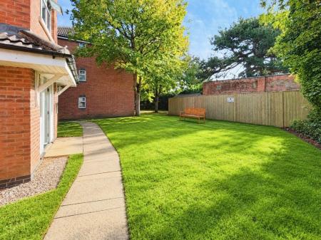 2 bedroom Flat to let in 317 Burton Road, Littleover, Derby, DE23