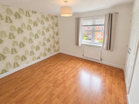 2 bedroom Semi-detached house to let in Halifax Close, Hilton, DE65