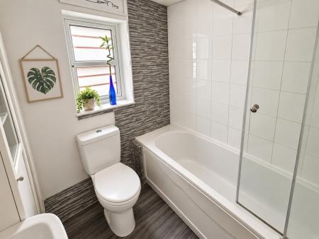 2 bedroom Semi-detached house to let in Halifax Close, Hilton, DE65