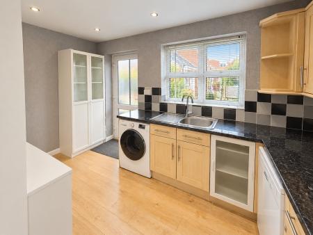 2 bedroom Semi-detached house to let in Halifax Close, Hilton, DE65