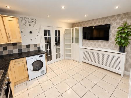 2 bedroom Semi-detached house to let in Halifax Close, Hilton, DE65