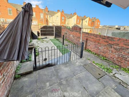 1 bedroom Flat to let in Coronation Road, Balby, Doncaster, DN4