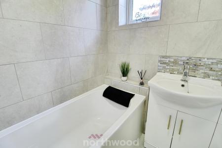 2 bedroom Semi-detached house to let in Newbold Terrace, Cusworth, Doncaster, DN5