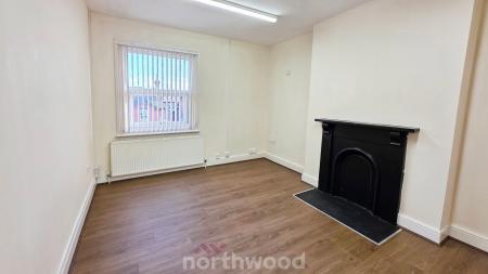 1 bedroom Flat to let in Thorne Road, Doncaster, DN1